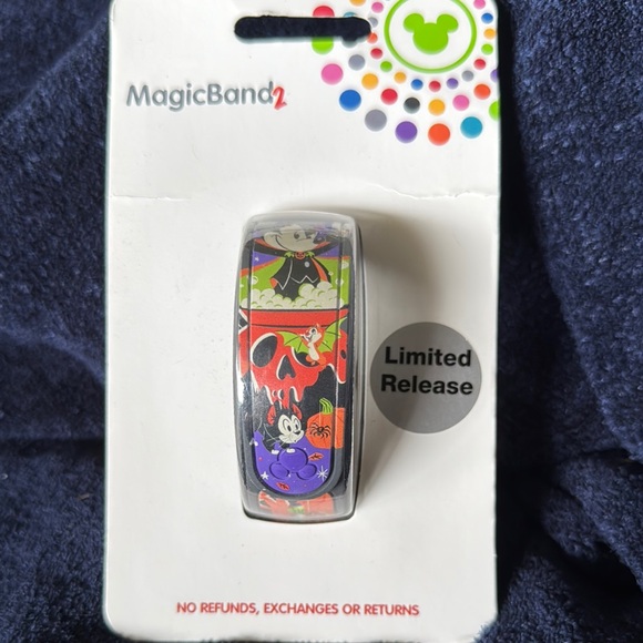 Disney Black and Red MagicBand Limited Edition - Picture 1 of 3